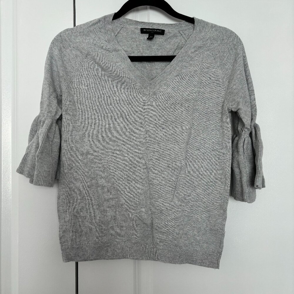 Banana Republic Gray V-Neck Sweater Top Size S